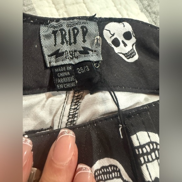 Brand new- Tripp NYC Women’s Skull jacket and pant set. Size Med/ Size 26/3 - Picture 6 of 7